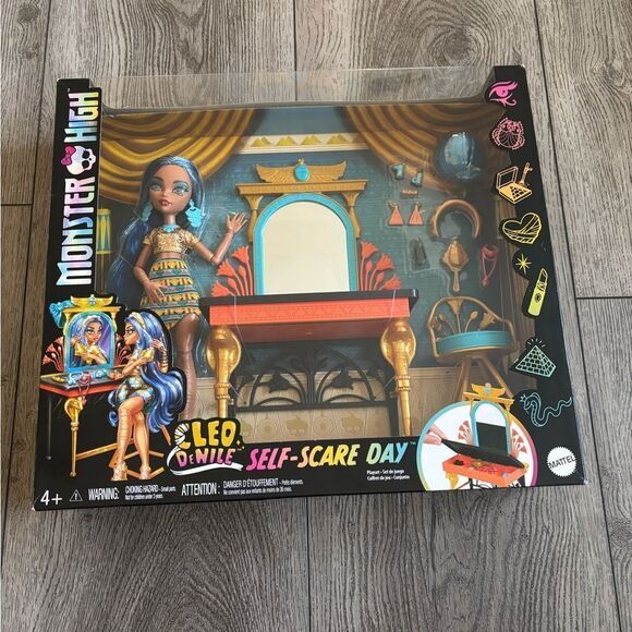 Mattel Monster High Car Vanity Doll Playset - Picture 1 of 2